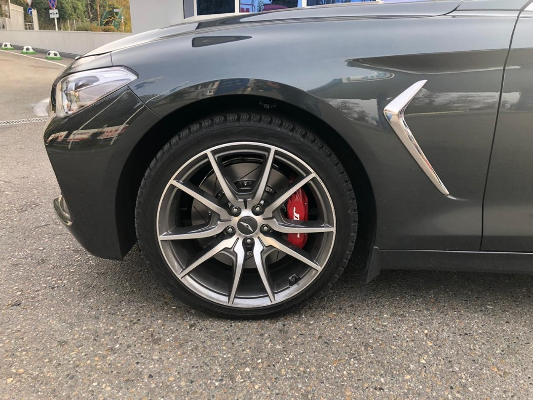 Genesis колеса. Genesis g70 диски. Диски Genesis g70 r19. Тормозные BREMBO Genesis g70. Диски на Генезис g70 оригинал.