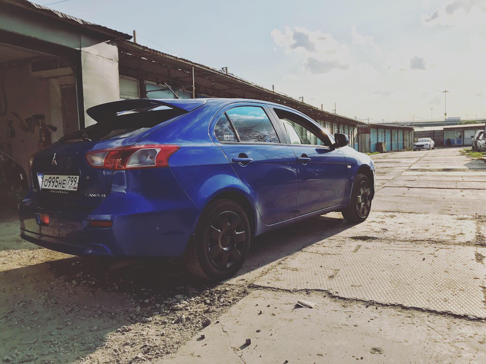 Sportback часть 1. Установка штатного спойлера на lancer Sportback