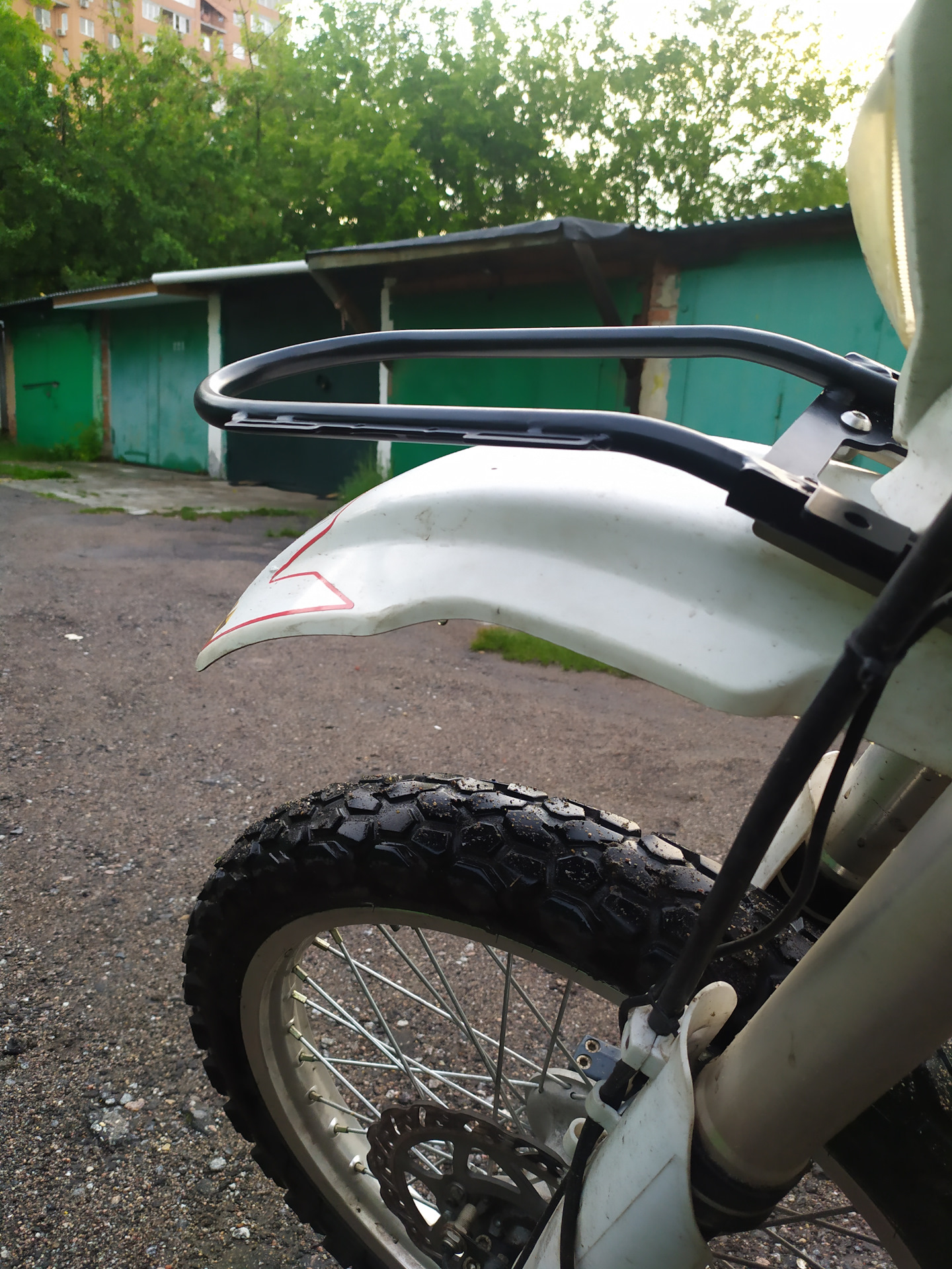 Траверсы эндуро. Багажник на мото эндуро. багажник baltmotors enduro. багажник на китайский мотоцикл эндуро. эндурик мото.