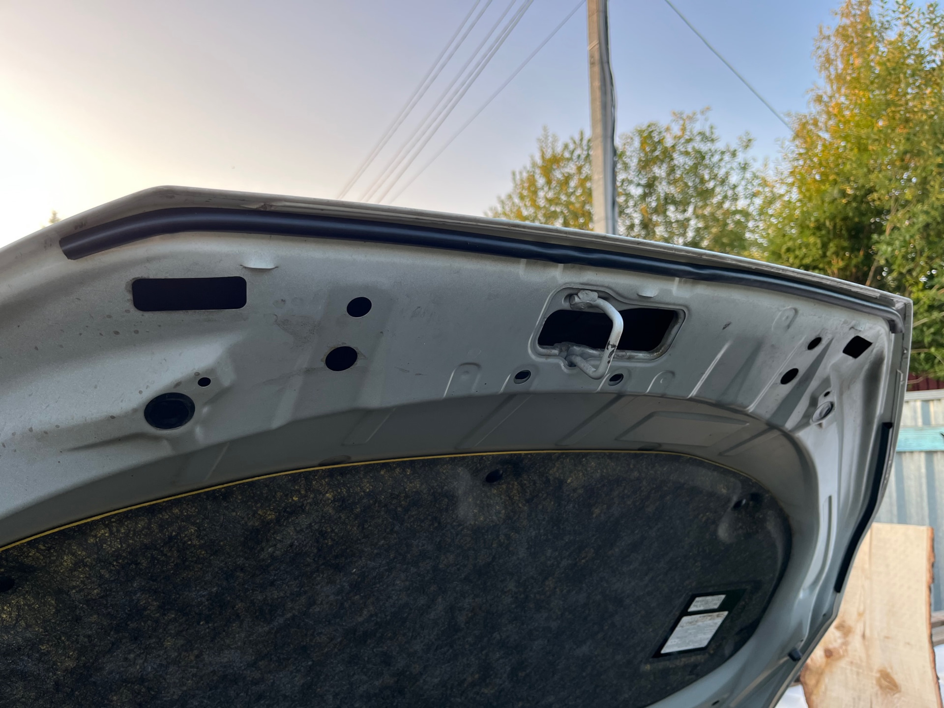 Допиливание Японской поделки. Уплотнители капота — Toyota Raize, 1 л ...