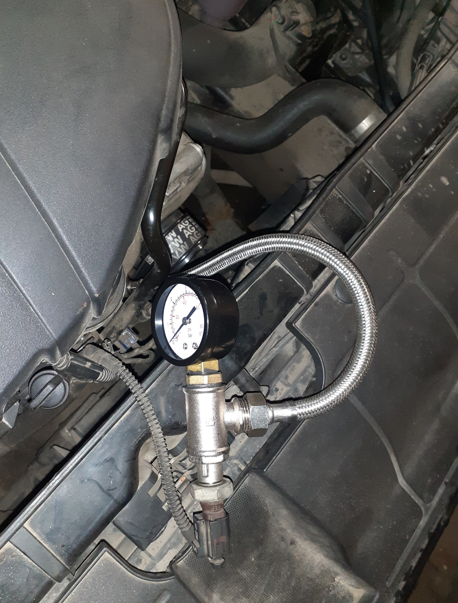 Масляный манометр VAG 1342 за 600р. — Audi A4 (B8), 1,8 л, 2012 года ...