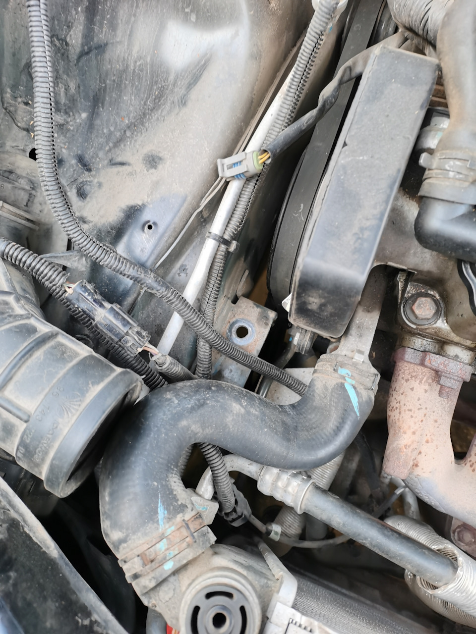 Самое тяжёлым в замене оказалась подушка двигателя, так как не удобно было подлезть к боковым болтам (использовал карданчик с удлинителем на трещотку) — Daewoo Nexia (N150)