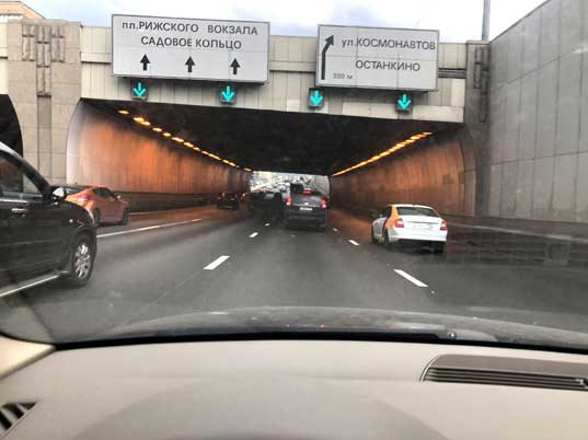 В московских тоннелях разрешили перестроение между рядами — DRIVE2