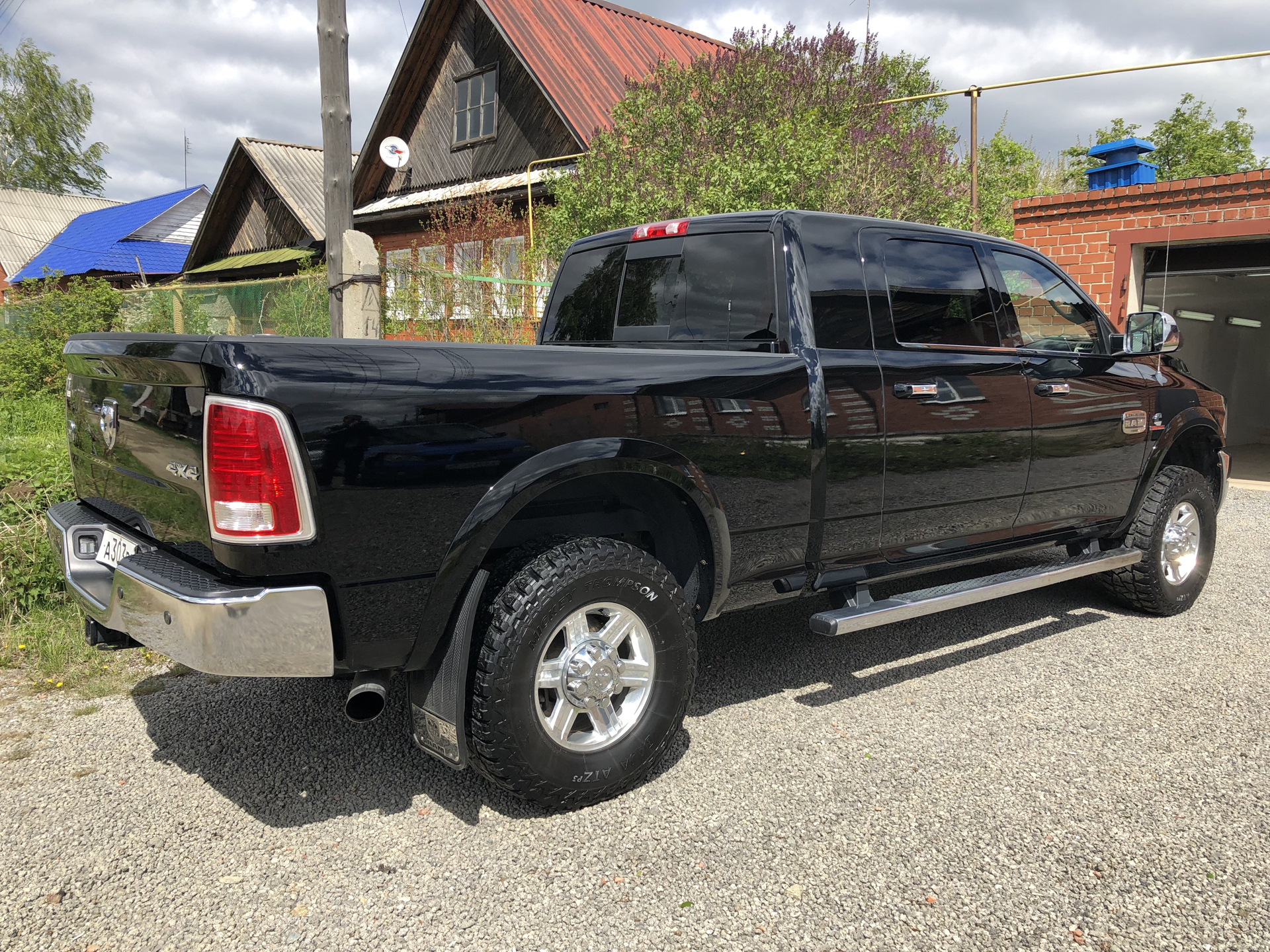 Dodge ram 6.7. Додж рам 6х6. Какой расход у Додж рам 6.7.