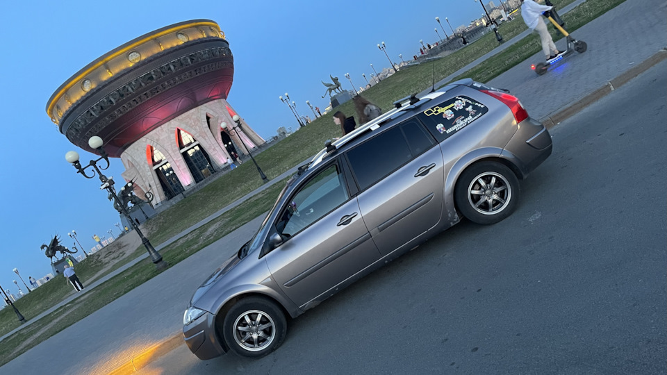 Фары на меган — Renault Megane II, 1,4 л, 2008 года | запчасти | DRIVE2
