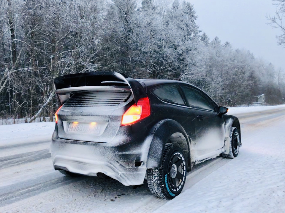 Зима! — Ford Fiesta (Mk VI), 1,6 л, 2009 года | наблюдение | DRIVE2