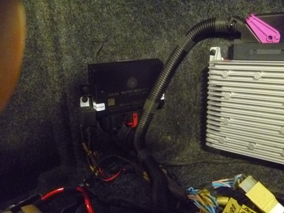 блок согл-ия прицепа — 1K0 907 383 H _ 0130, Н12 — Skoda Superb Mk2. Запчасти на фото: 1K0907383H