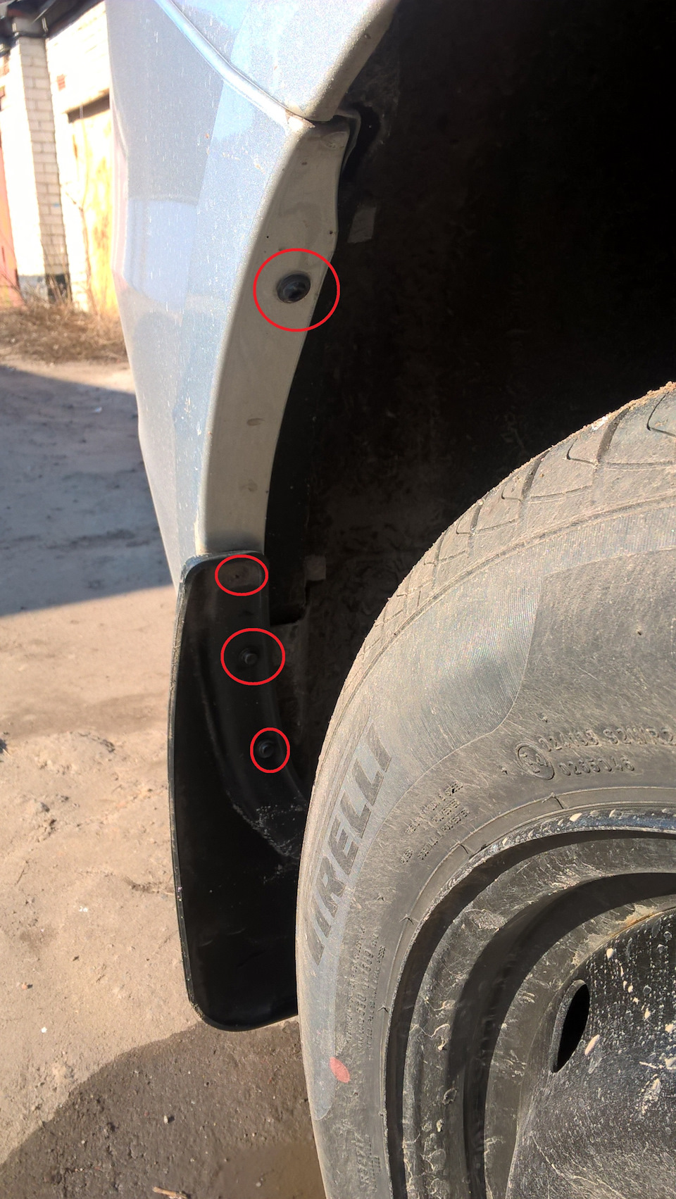 И понеслось) Места крепления углов бампера. 3 Торекса Т20 и 3 простых самореза. — Lada Vesta (1G)