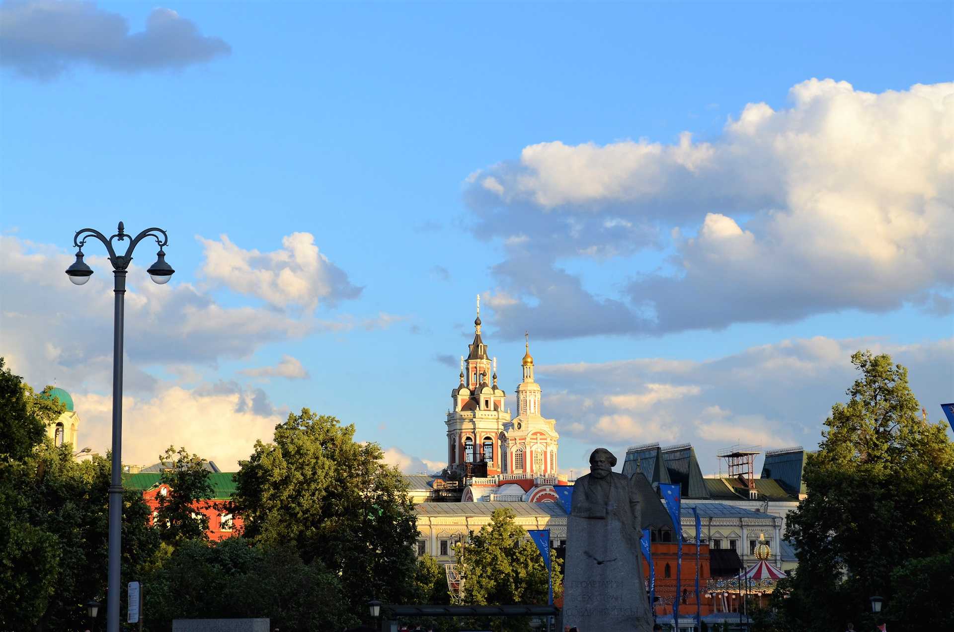 Вглядываясь в Москву.Смотровая площадка Центрального Детского Магазина. —  DRIVE2