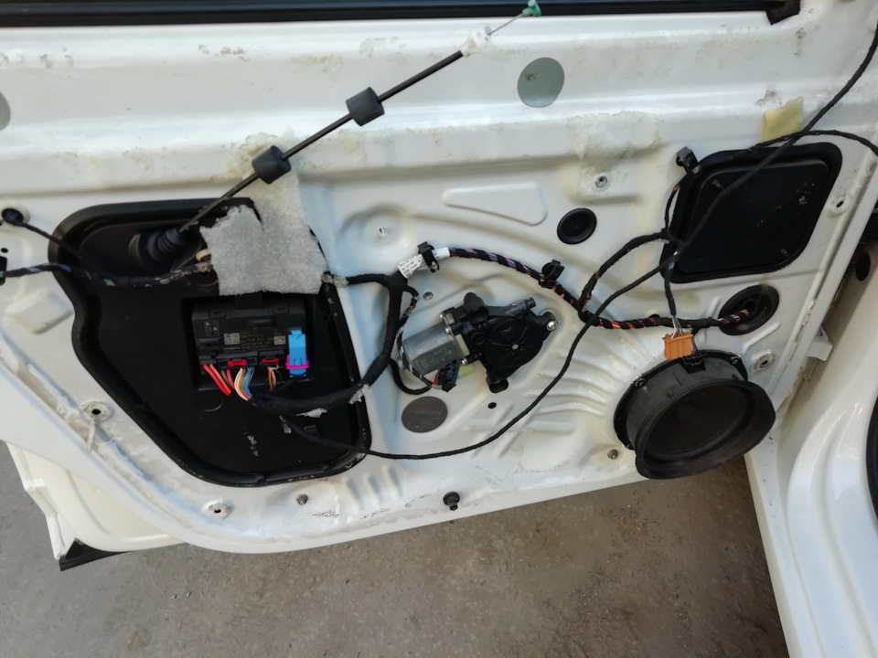 Ремонт левой передней пищалки — Skoda Octavia A7 Mk3, 1,4 л, 2014 года ...