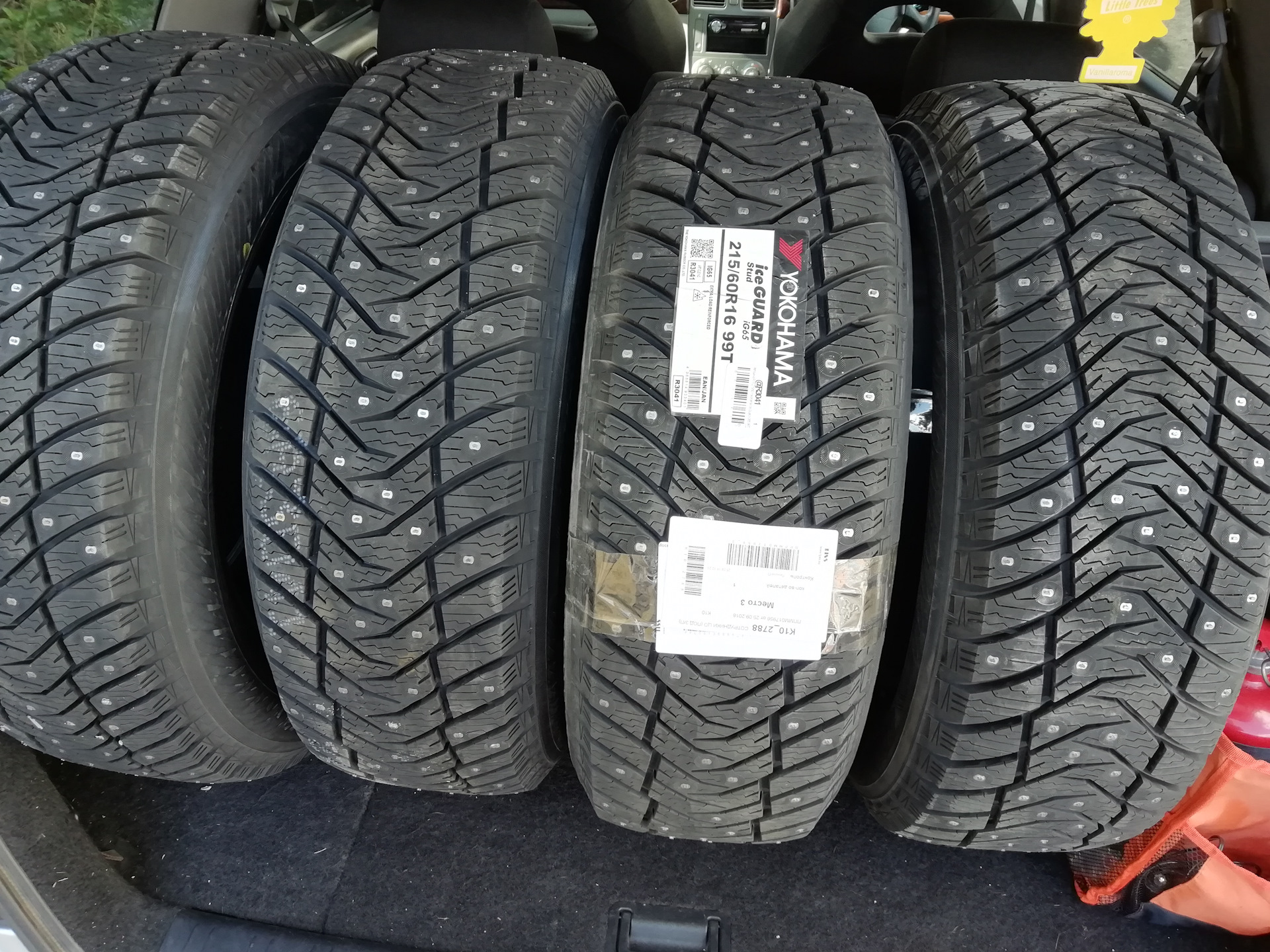 Йокогама айс 65. Шины Yokohama Ice Guard ig65. Ig65 шипы Yokohama. Yokohama ig65 215/65 r16. Yokohama Ice Guard ig65 215/65 r16.