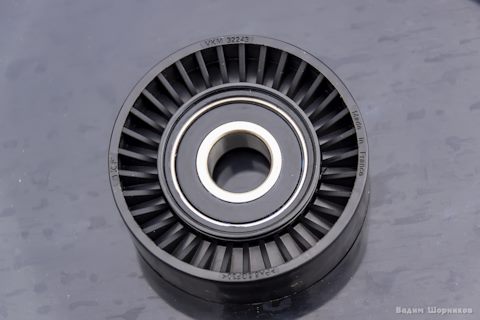 VKM32243 Паразитный / ведущий ролик, поликлиновой ремень SKF | Запчасти ...