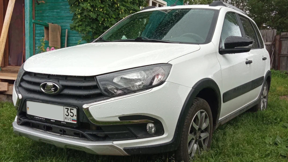Lada Гранта Cross Белая
