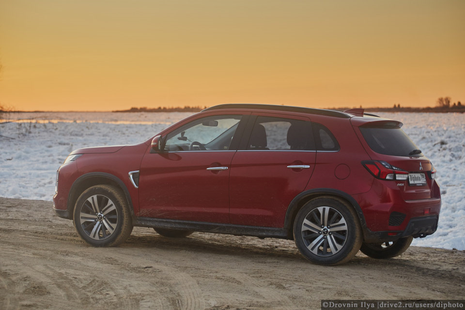 Обновленный кроссовер Skoda Karoq представлен в Европе — Авторевю