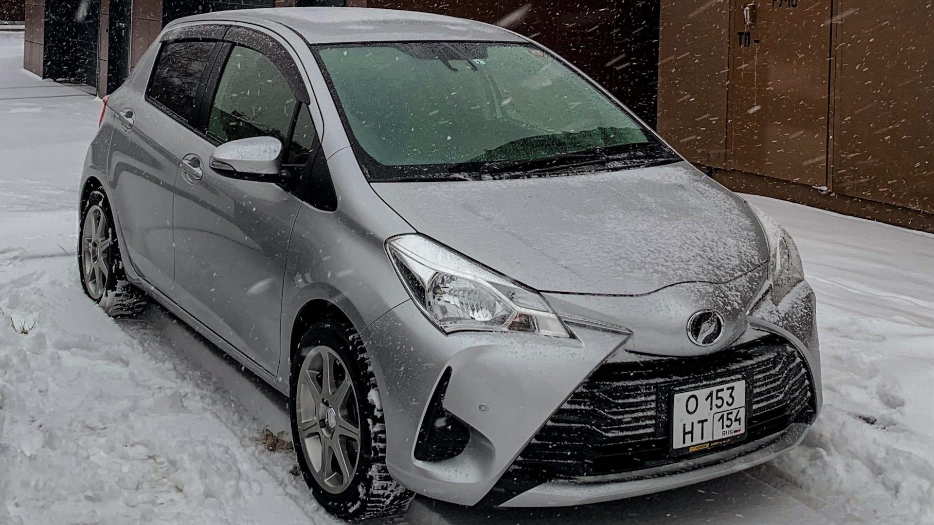 Toyota Vitz (130) 1.0 бензиновый 2017 | 1L R16 🛞 на DRIVE2