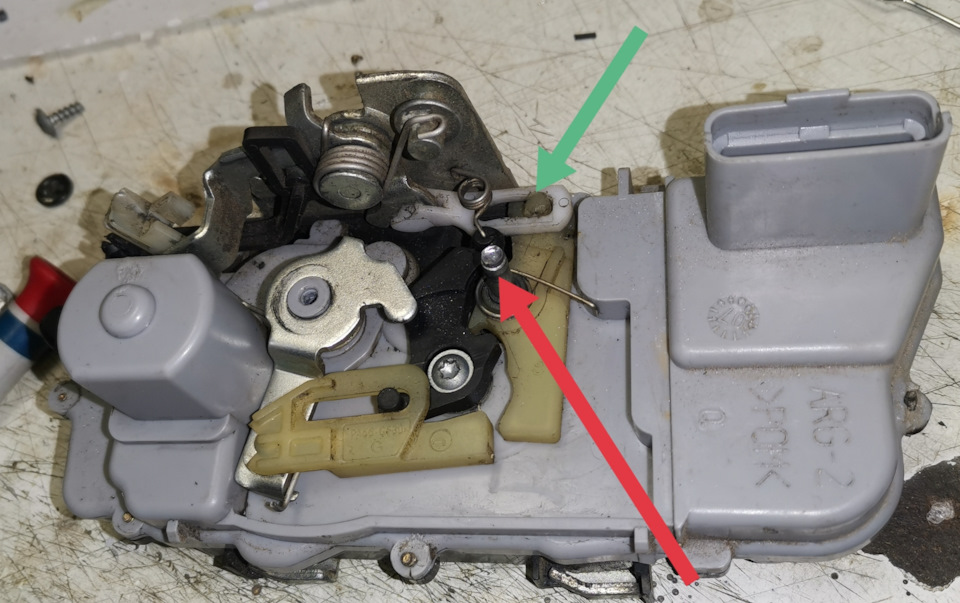 Ситроен С5 (1). Замок задний левый. — Citroen C5 (1G), 2 л, 2003 года ...
