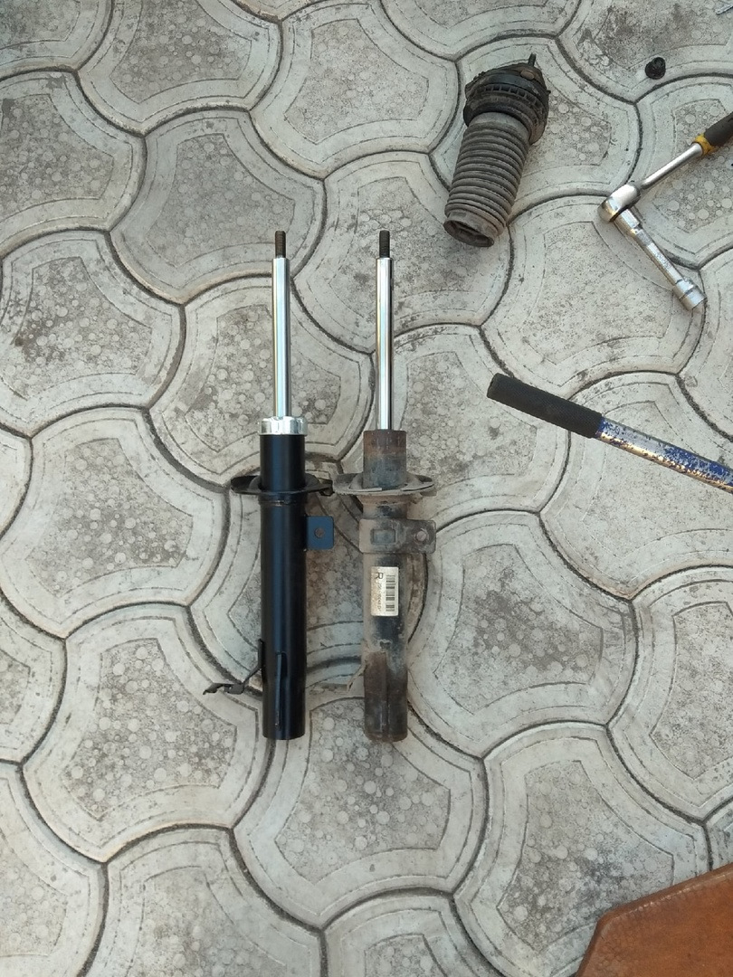 Передние стойки и передний сайлентблок рычага. — Ford Fiesta (Mk V), 1 ...