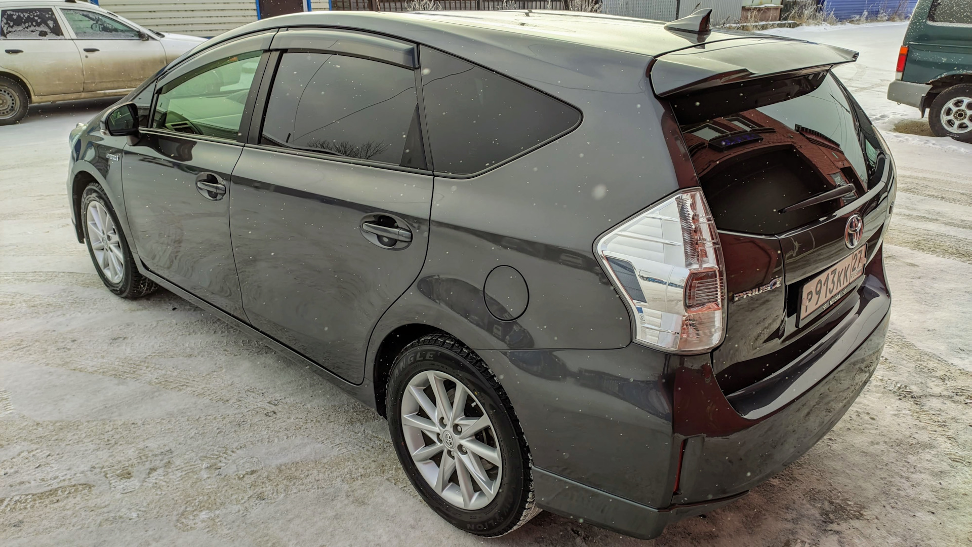 Prius v 2014