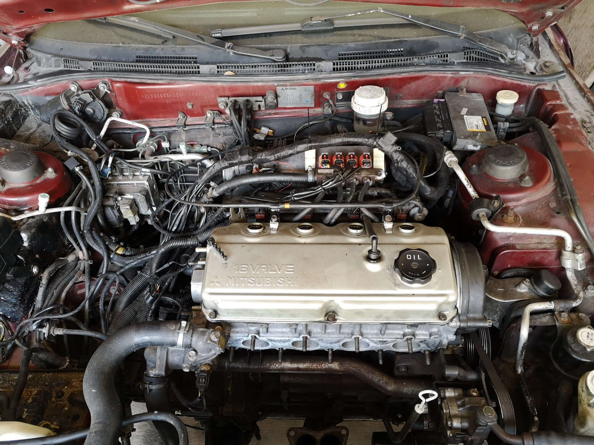 Двигатель мицубиси галант. Двигатель Mitsubishi Galant 2.0. Mitsubishi Galant 7 двигатель. Мотор Мицубиси Галант 6 2 литра. Двигатель Митсубиси Галант 1.8 1994.