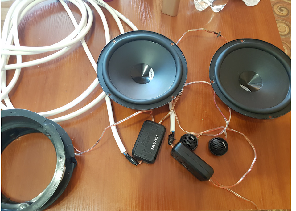 Установка компонентной акустики Hertz DSK (DV) 165.3 с подиумами 13-16 ...