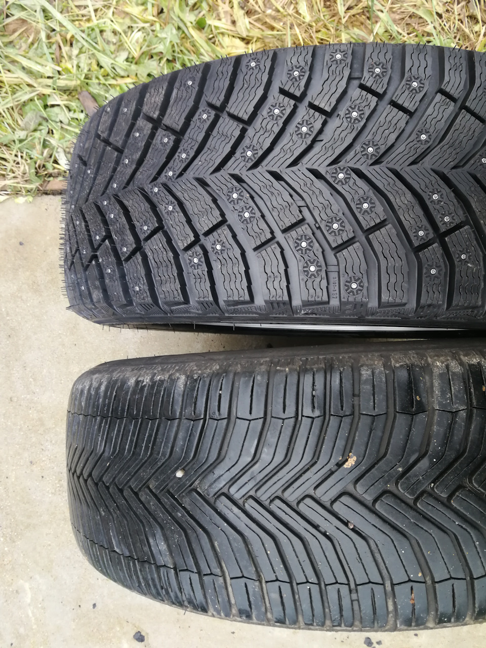 Michelin CrossClimate + 225/55 R17 и Michelin X-Ice North 4 225/55 R17 — Citroen C5 (2G). Запчасти на фото: Michelin CrossClimate+, Michelin X-Ice North 4