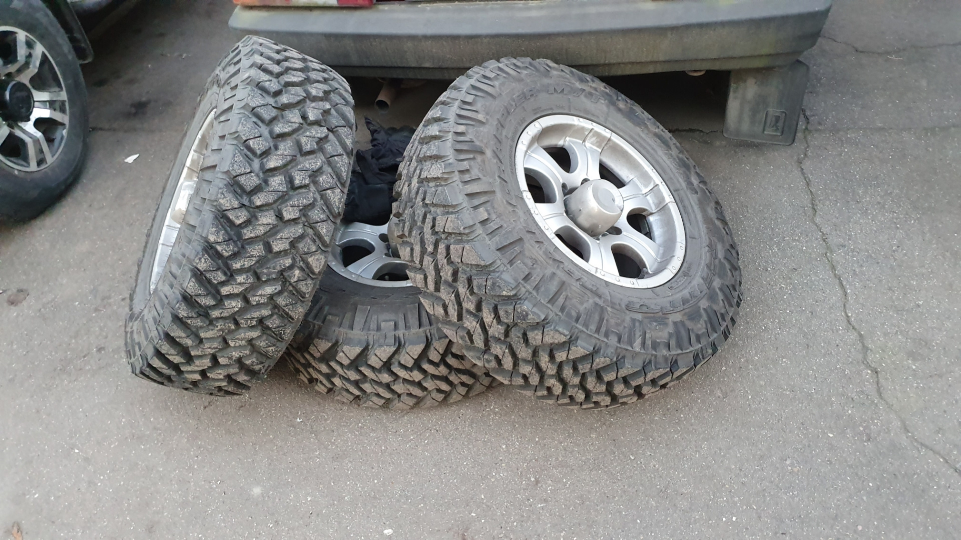 Колеса в сборе с зимней резиной. Toyota Hilux резина.