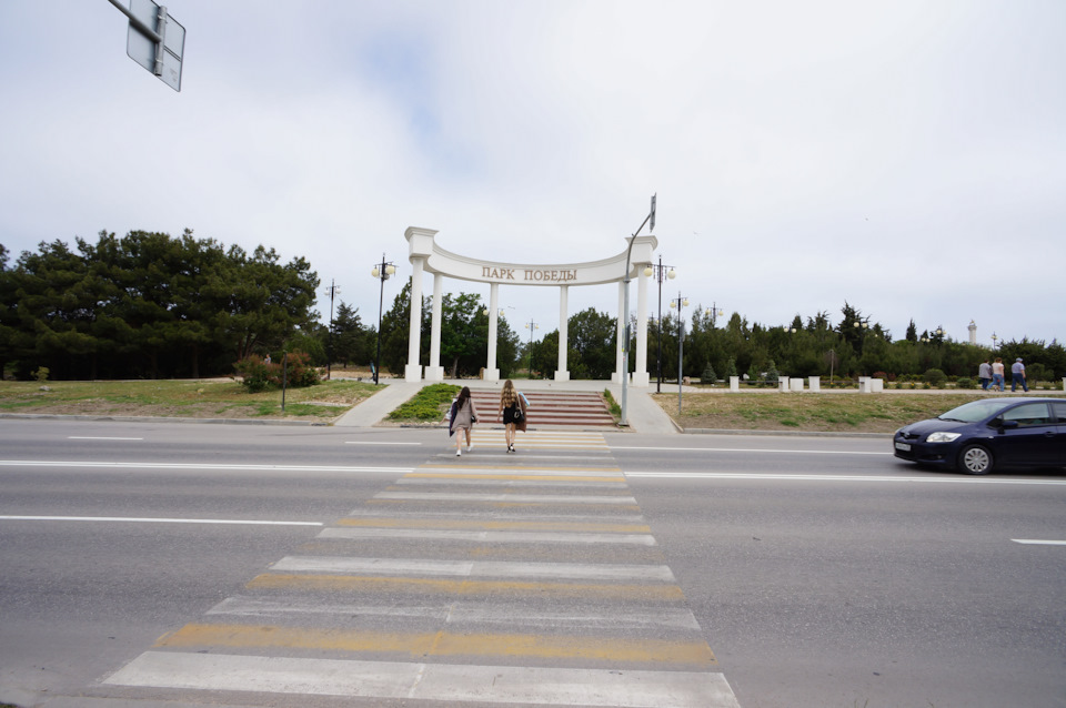 Вход в Парк Победы — Lada Vesta SW (1G)