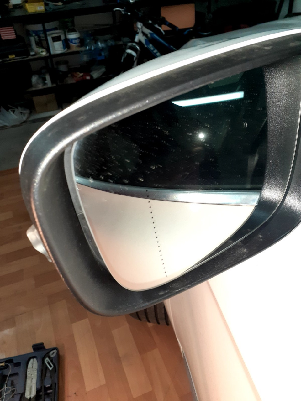 Замена повторителя поворотника. — Volvo XC60 (1G), 2,4 л, 2016 года ...