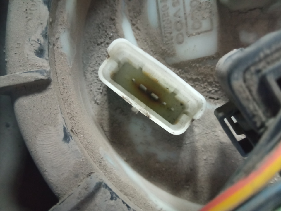 Люк бензобака — Ford Mondeo IV, 2,3 л, 2011 года | своими руками | DRIVE2