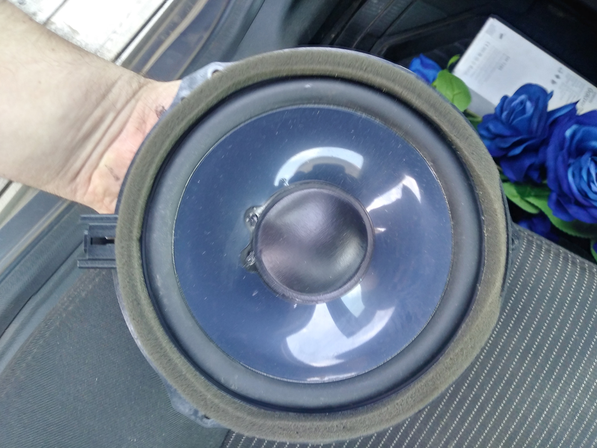 Lexus gx470 динамик на передней панели. Ave c 230 хрипят динамики. Центральный динамик lexus gx470. Штатные динамики ssangyong kyron. Динамик хендай соната.