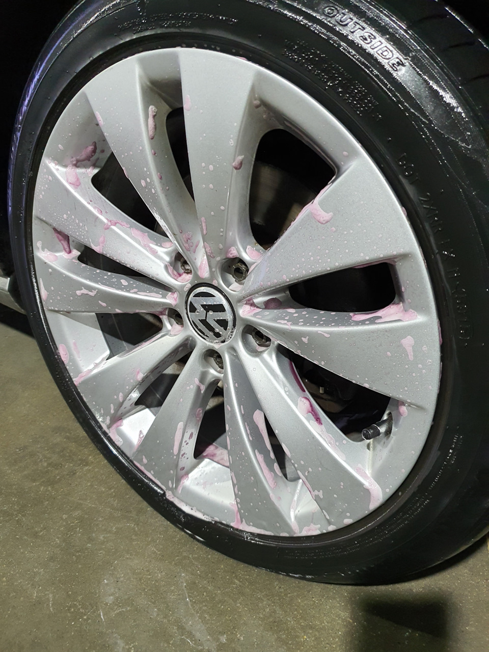 Удаление металлических вкраплений с дисков — Volkswagen Golf Mk7, 1,2 л ...