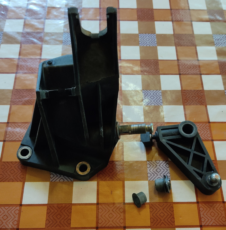 кронштейн троса кпп — как называется запчасть? — MINI Cooper Mk I, 1,6 ...