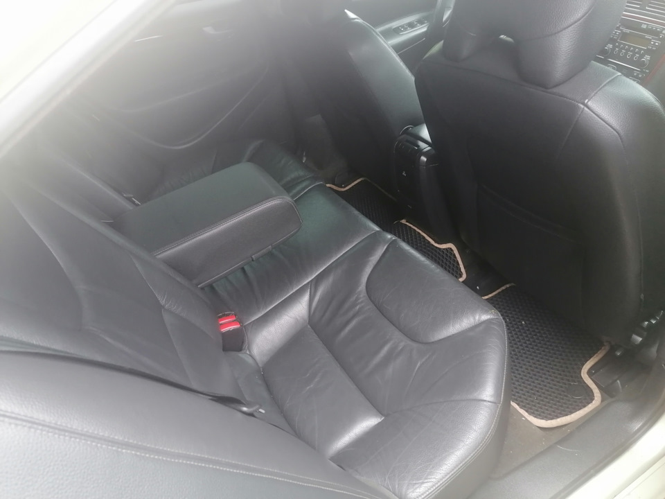 подлокотник на S60 для задних пассажиров от s80 — Volvo S60 (1G), 2,5 л ...