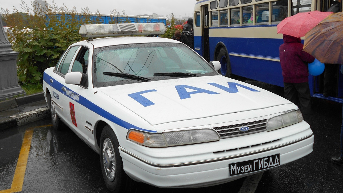 Ford Crown Victoria 4.6 бензиновый 1992 | КОРОЛЕВА ВИКА на DRIVE2