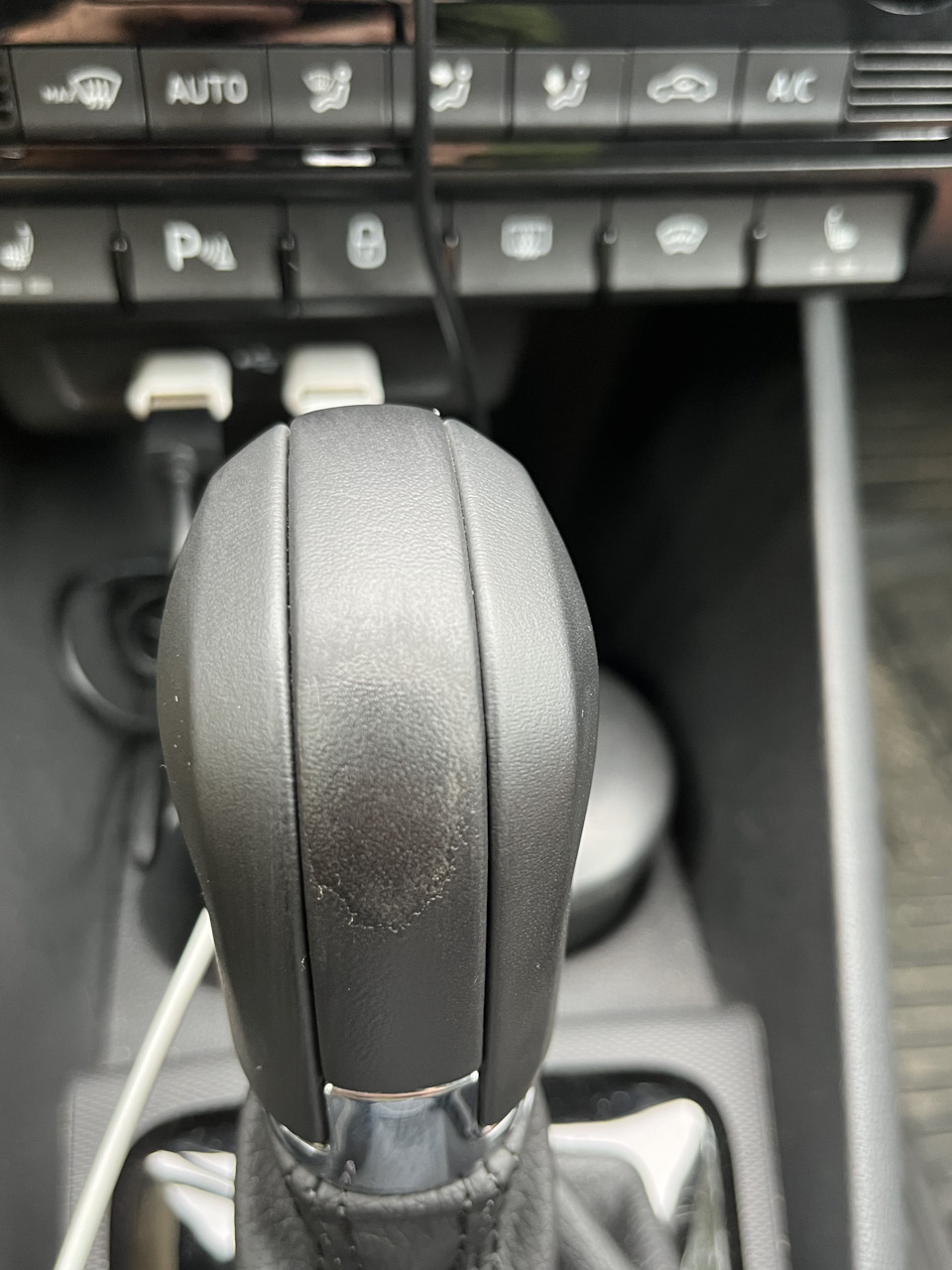 Замена ручки акпп — Volkswagen Polo liftback, 1,6 л, 2021 года | визит ...