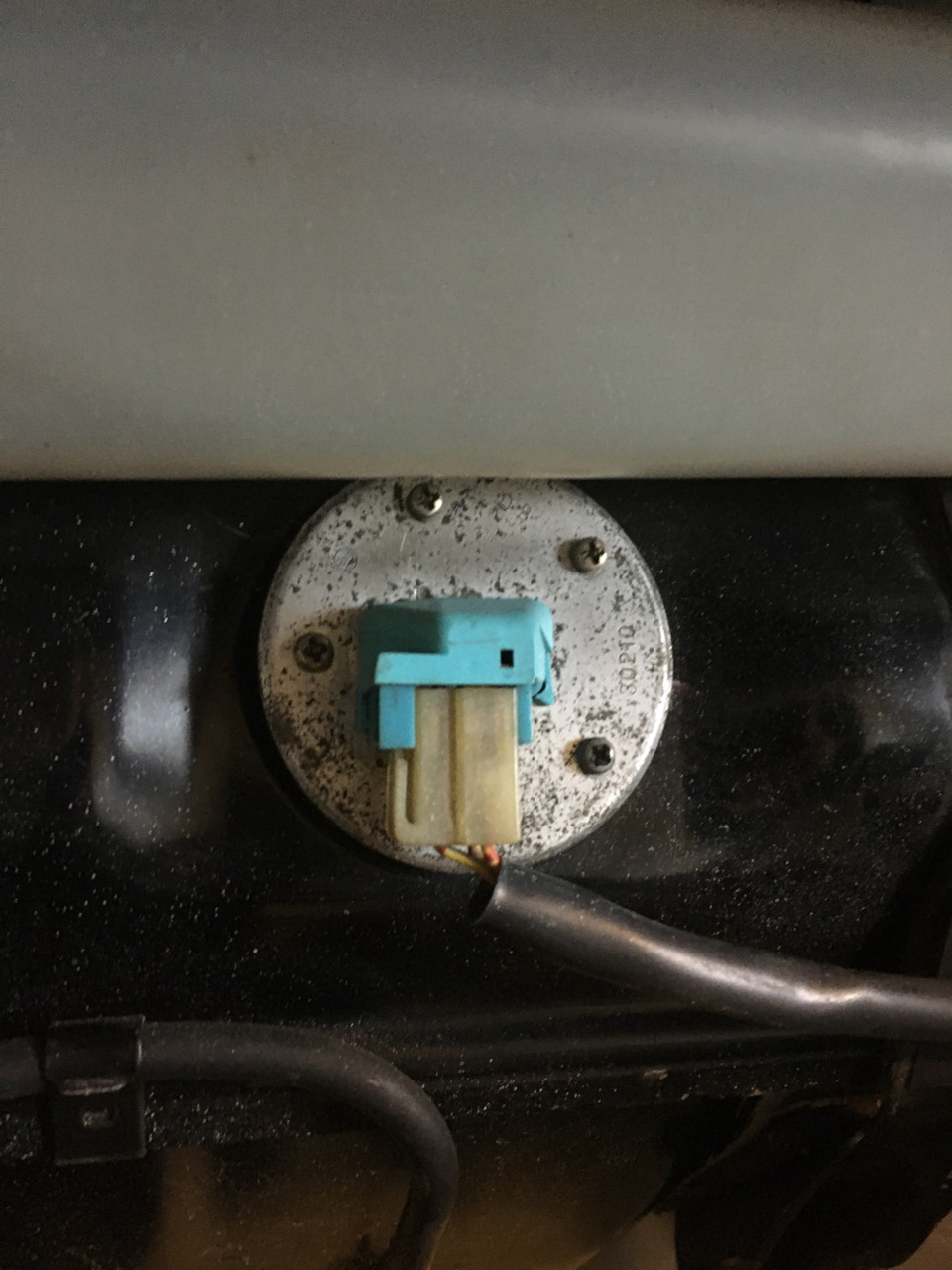 обычно такие датчики полностью синие, но в моем случае лишь разъем оказался синего цвета — Toyota Crown (S120)