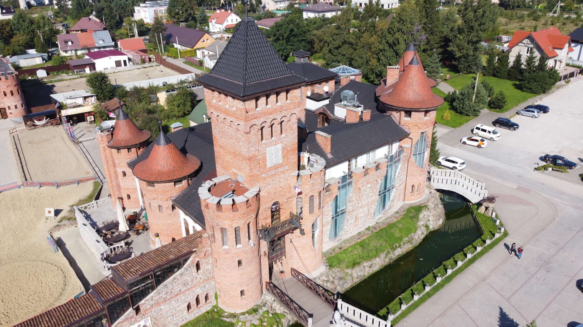 Замки калининграда. Орловка замок Нессельбек. Замок Нессельбек в Калининграде. Замок в Орловке Калининградской области Нессельбек. Замок Нессельбек Калининград зимой.