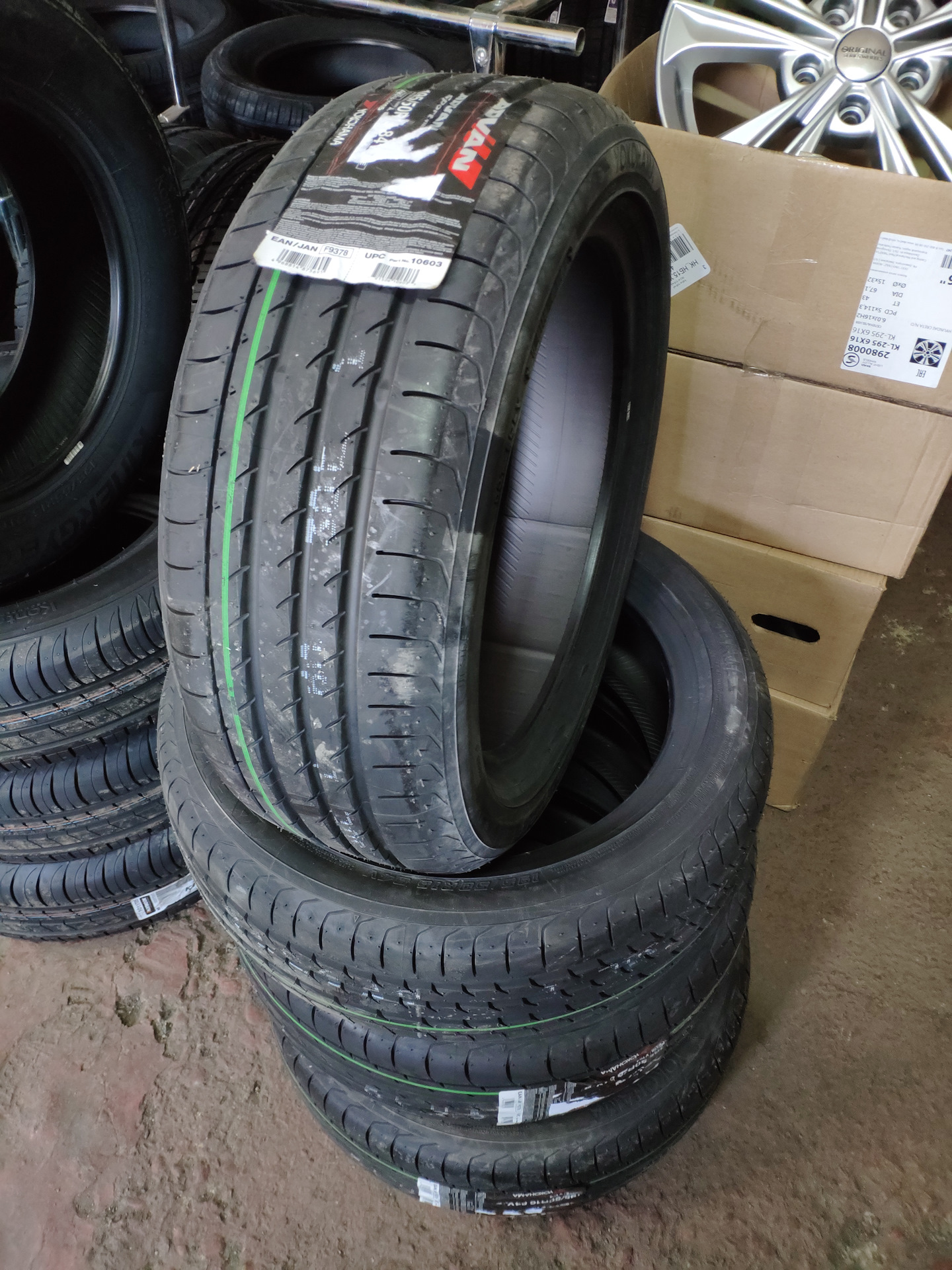 Резина для мицубиси аутлендер 3. Аутлендер 3 на колесах 235/55/19. Мицубиси сапожок. Летняя резина мицубиси лансер 9 в руси. Митсубиси лансер 9 шины 185/60/15.