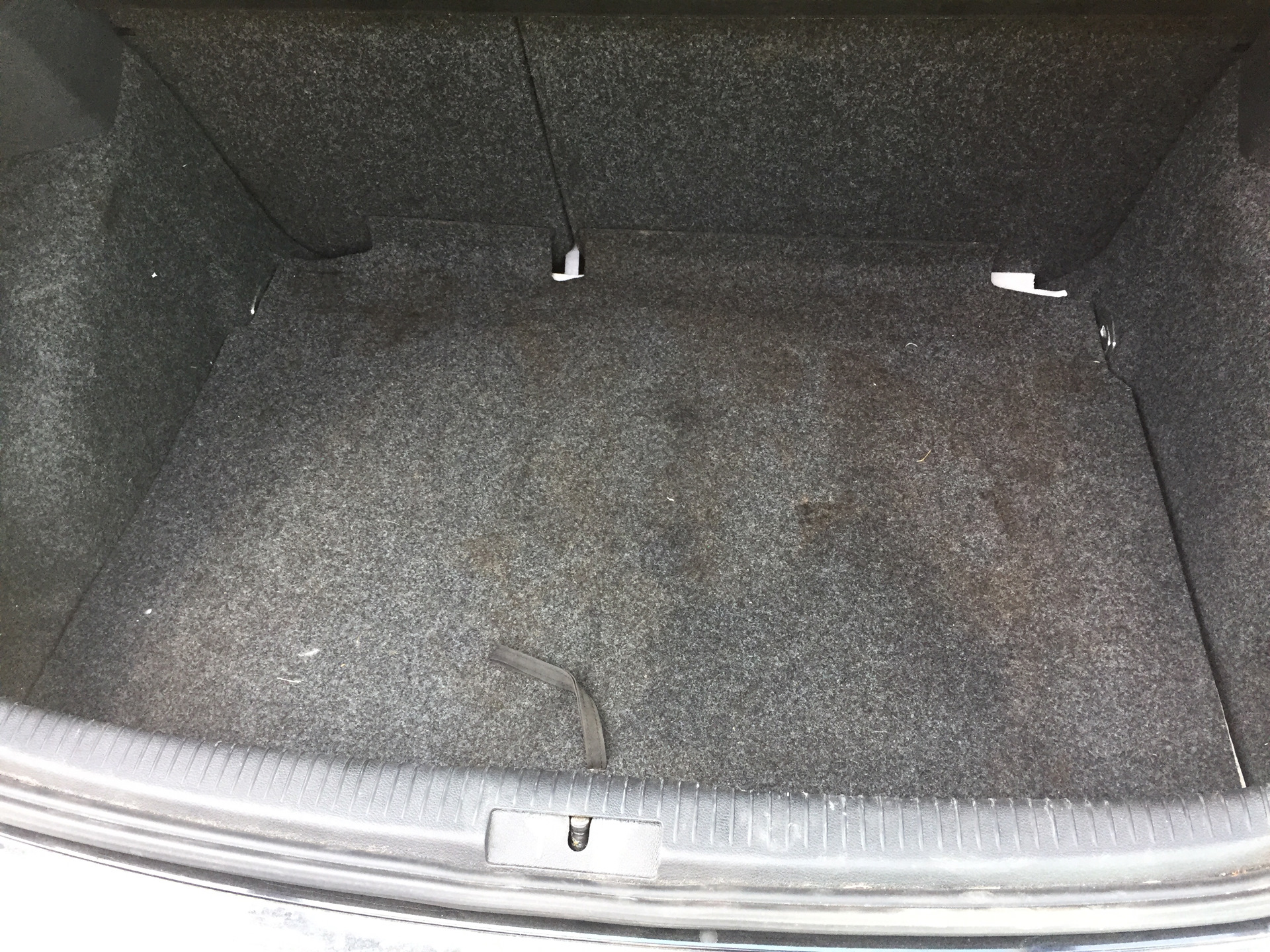 Как выровнять багажник. Багажник и салон акцент тагаз. Багажник акцент. Как выровнять багажник. Как выровнять багажник.