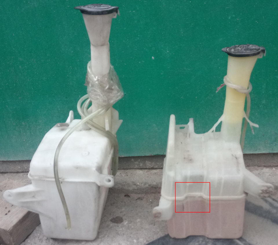 39. Бач0к стеклоомывателя на 2 моторчика. — Pontiac Vibe (1G), 1,8 л ...