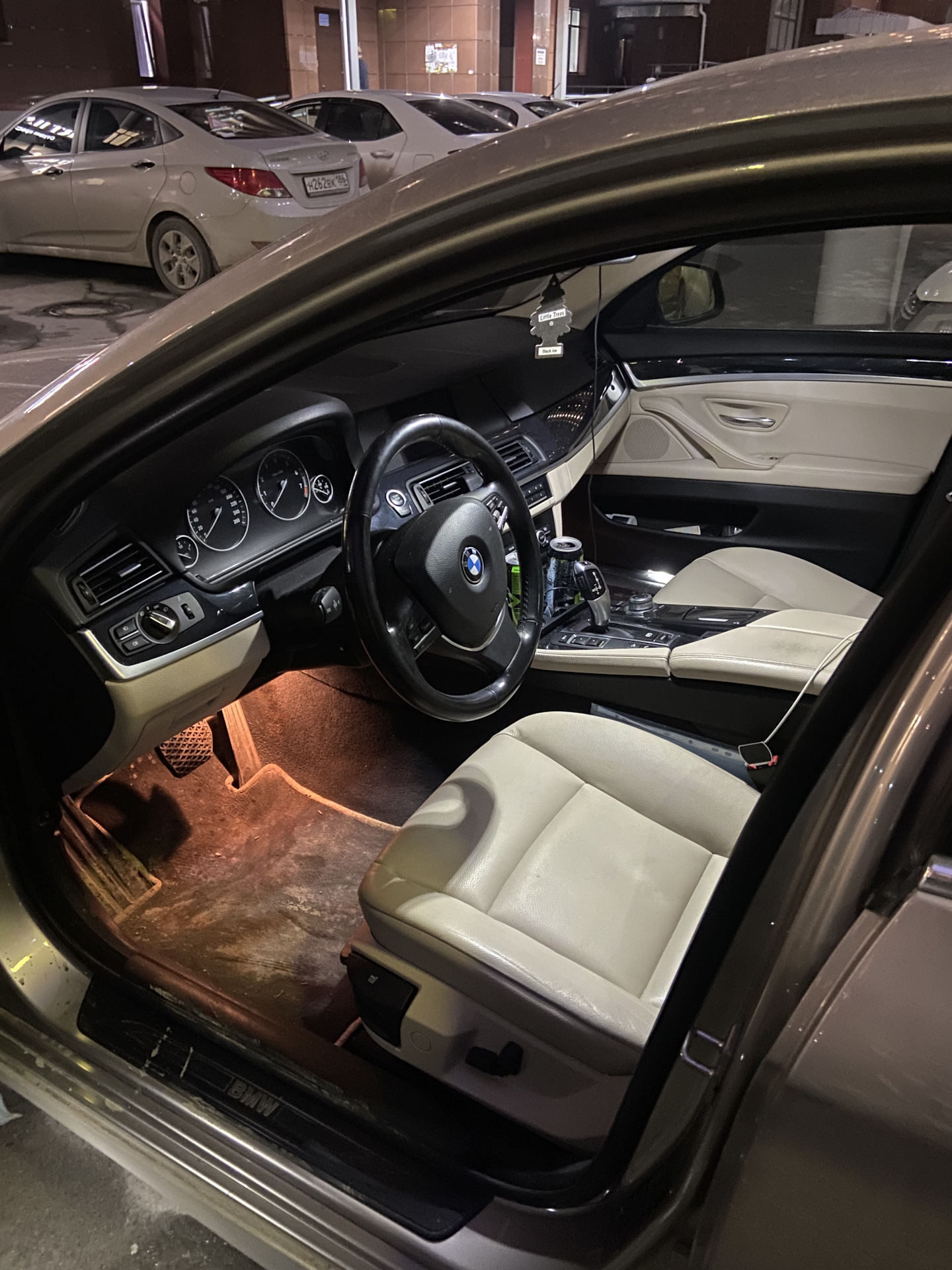 Замена освещения салона — BMW 5 series (F10), 2 л, 2012 года ...