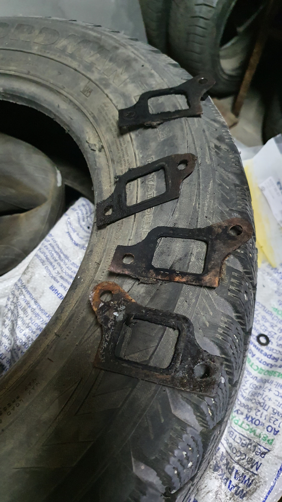 Меняем прокладки выпускного коллектора — Ford Transit (4G), 2 л, 1990 ...