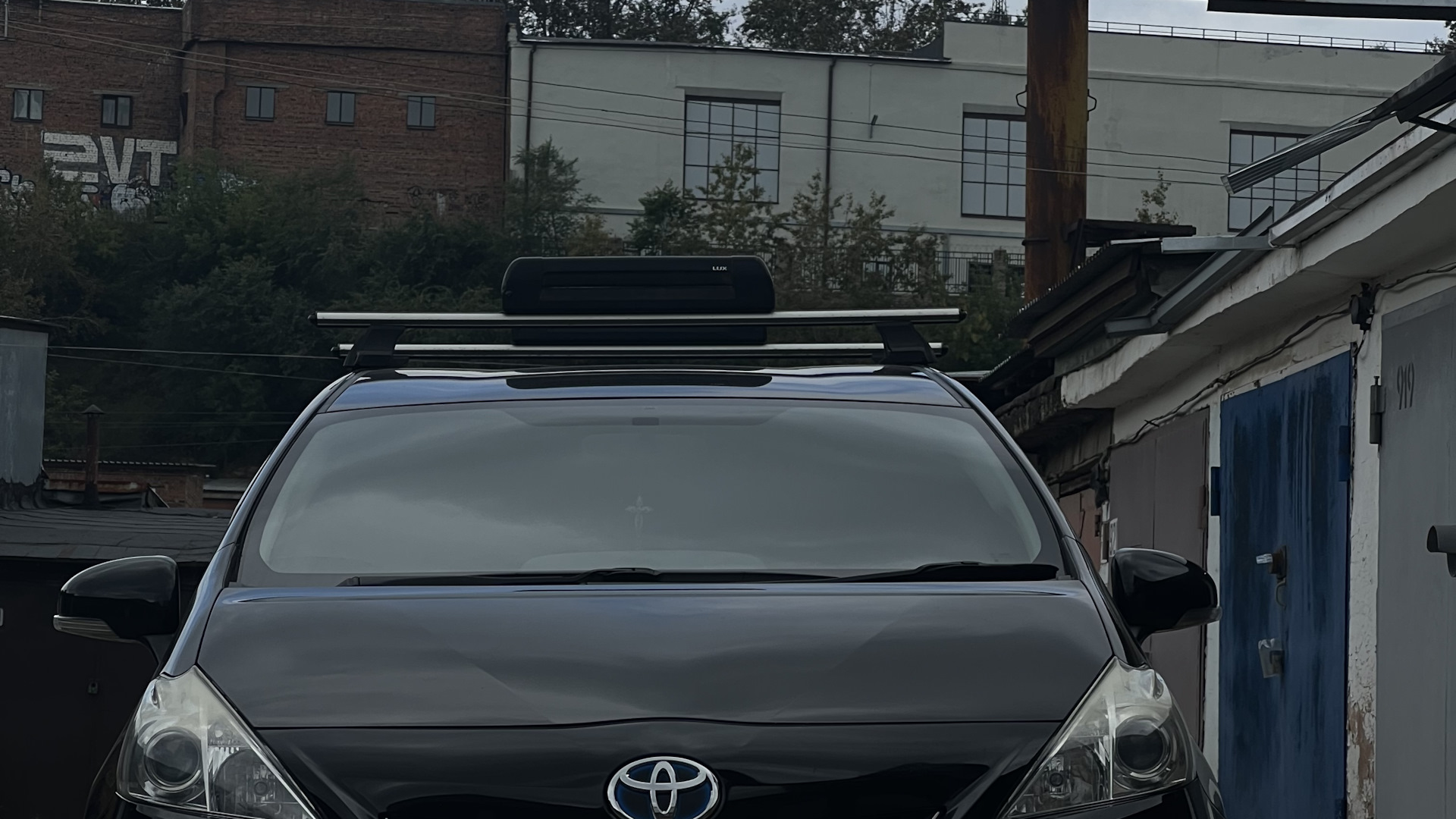 Toyota Prius Alpha 1.8 гибридный 2014 | Бешеный сарай на DRIVE2