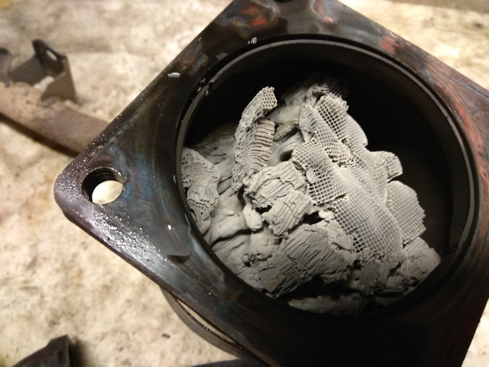 Выбивание катализатора и замена шпилек выпускного коллектора — Citroen ...