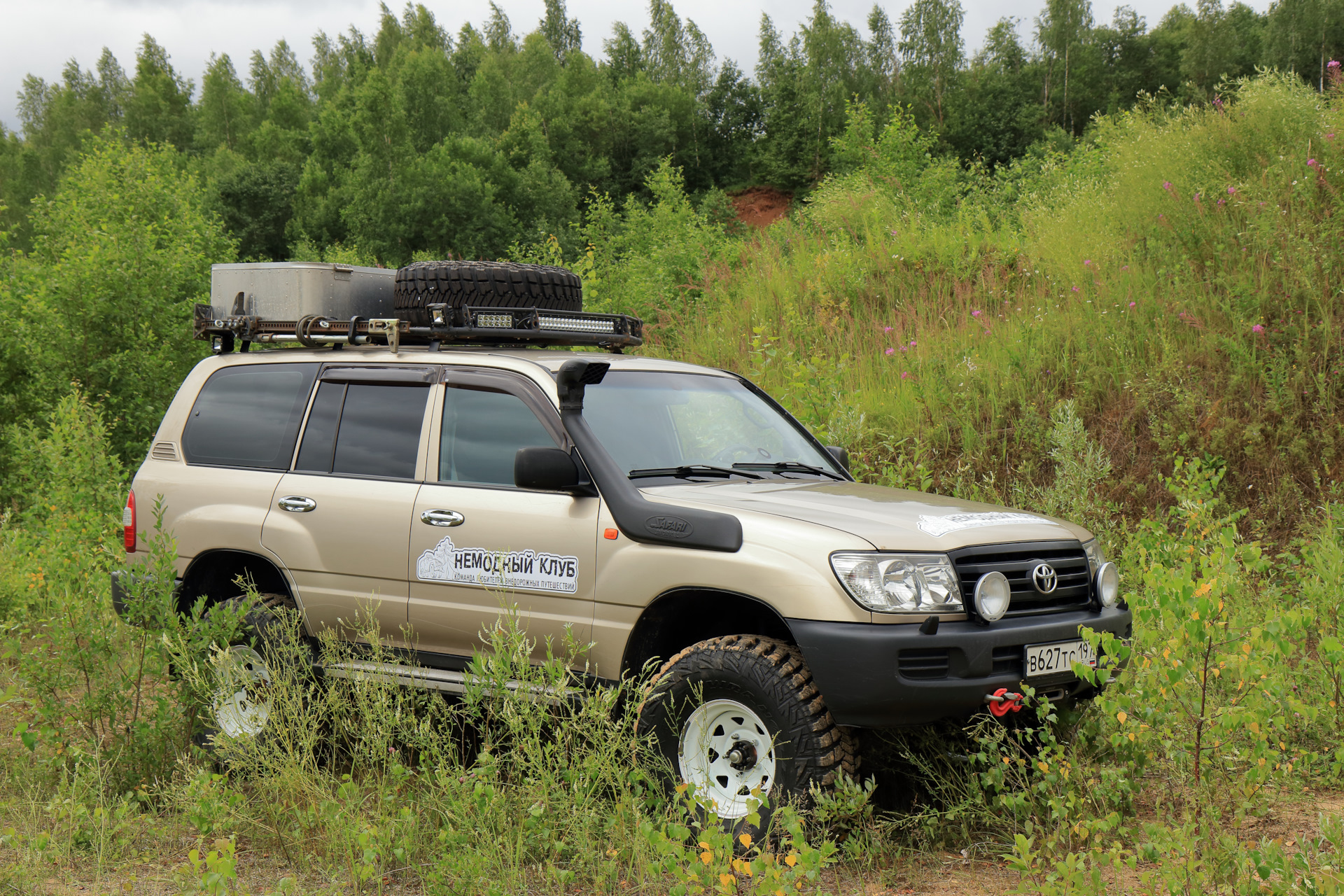 Дром ленд крузер 105. Радиоуправляемый трофи Toyota Land Cruiser 105. Ленд Крузер 105 СТД. Тойота ленд Крузер 105 STD. Toyota Land Cruiser 105 151300-5802.