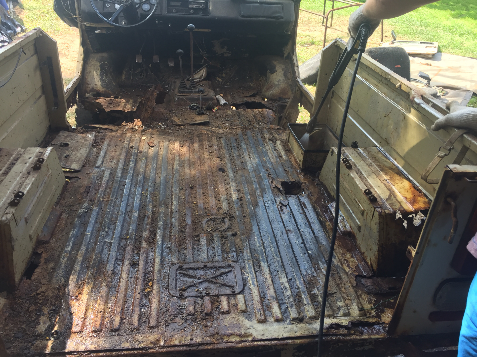 Разборки луаз. Разборки луаз. Разобранный луаз. Разборки луаз. Луаз-969 ржавый.