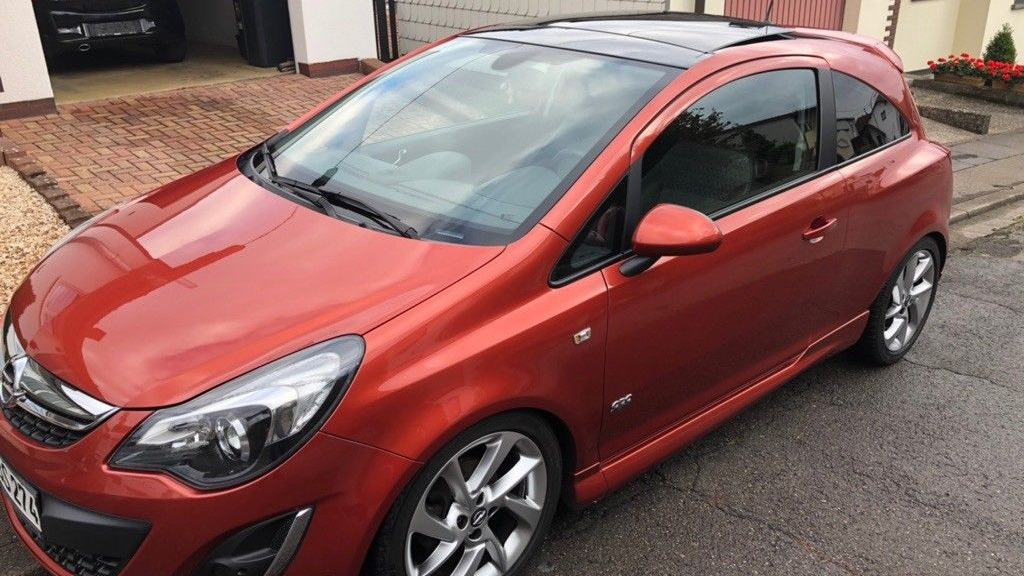 Opel Corsa OPC Red