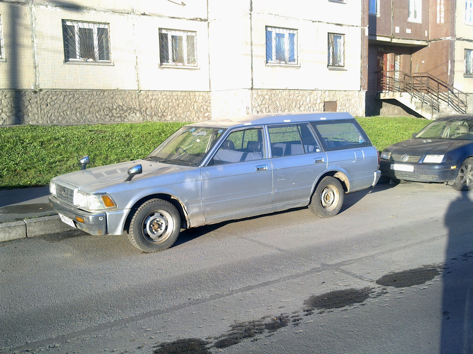 toyota crown s130 wagon