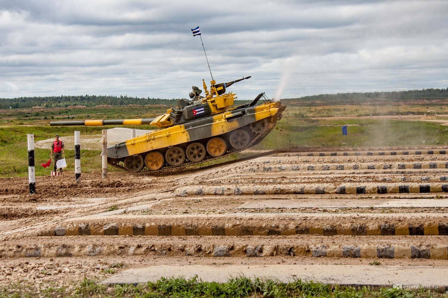 Танковый биатлон финал. Т-72 танковый биатлон. Танковый полигон. Биатлон на танках. Танковый полигон Белоруссия.