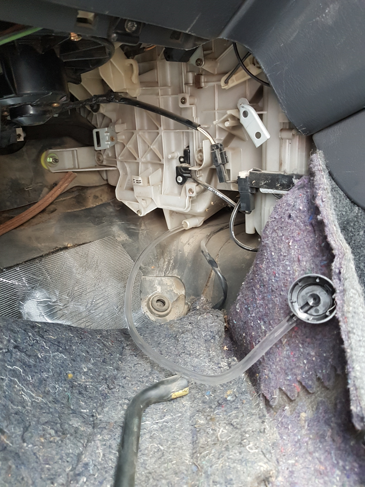 Радиатор кондиционера Toyota Caldina 1995 г.в. Магазин автозапчастей "Виктория"